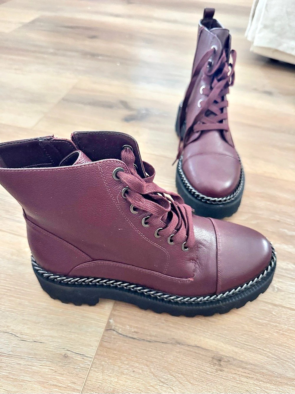 Vince Camuto Mindinta Combat Boot Burgundy size 9